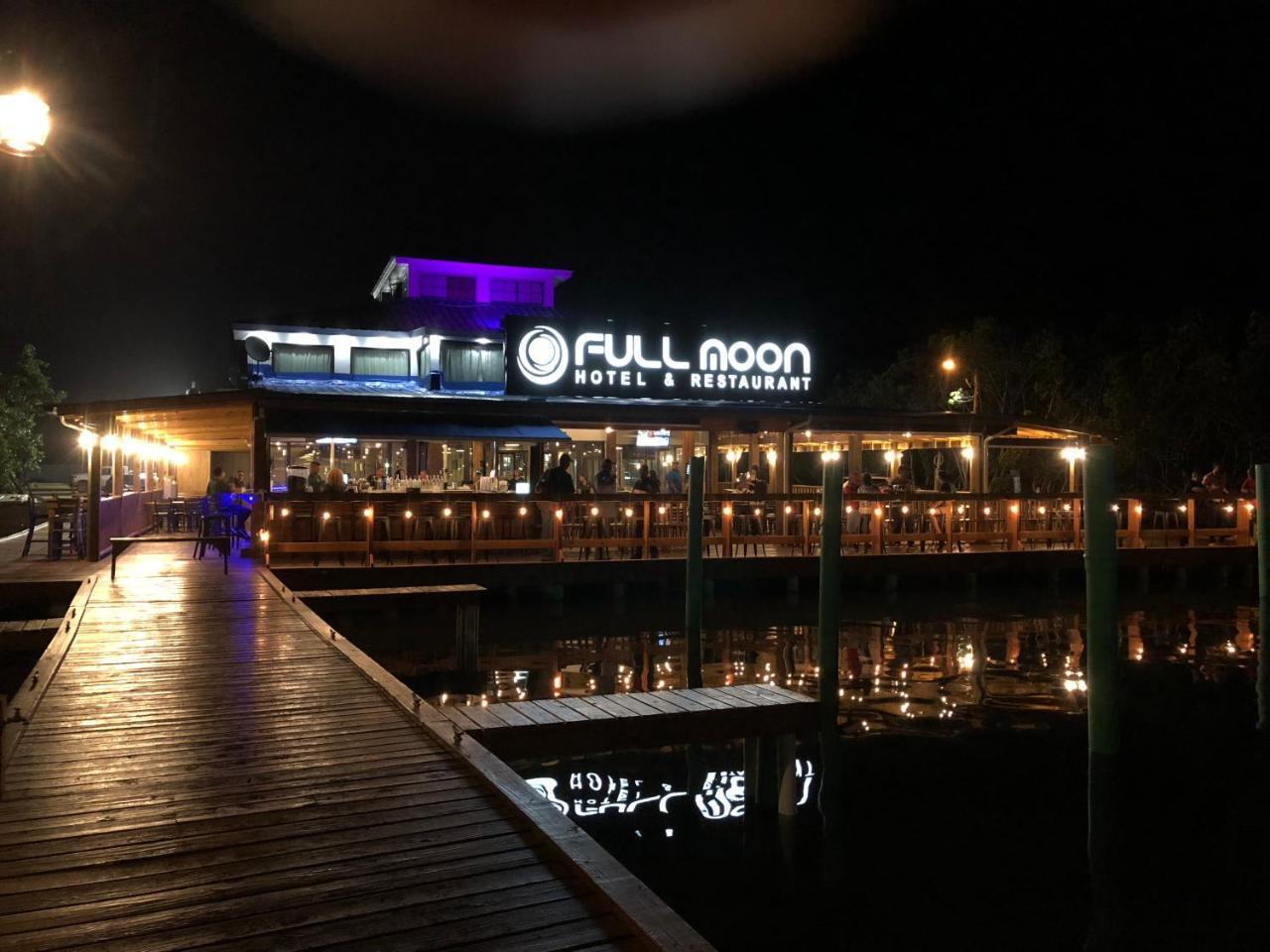 Full Moon Hotel & Restaurant Salinas Buitenkant foto