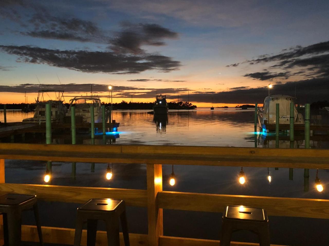 Full Moon Hotel & Restaurant Salinas Buitenkant foto