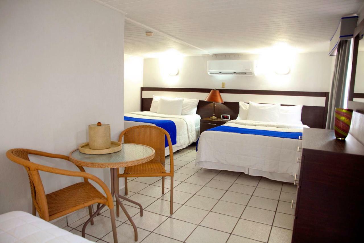 Full Moon Hotel & Restaurant Salinas Buitenkant foto